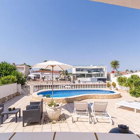 Agradable Casa Al Canal Con Piscina - Hisp-289-51 * Empuriabrava