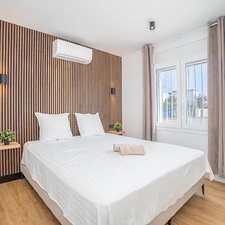 Agradable Casa Al Canal Con Piscina - Hisp-289-51 Empuriabrava